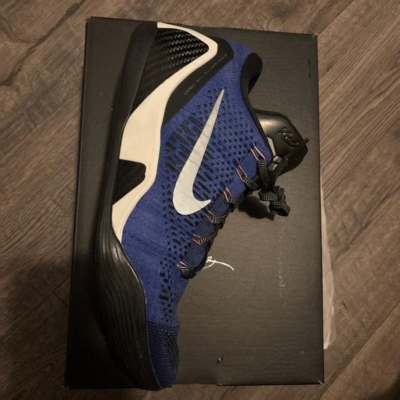 Nike Men's Blue and Black Athletic Shoes with Silver Swoosh